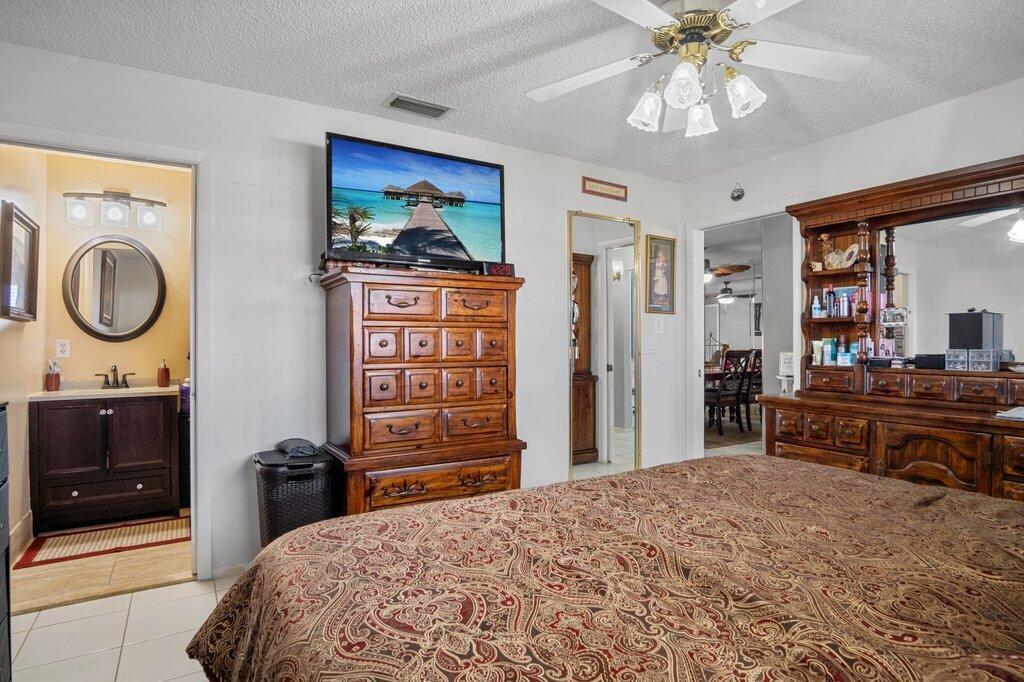 CRESTHAVEN TOWNHOMES COND - Residential