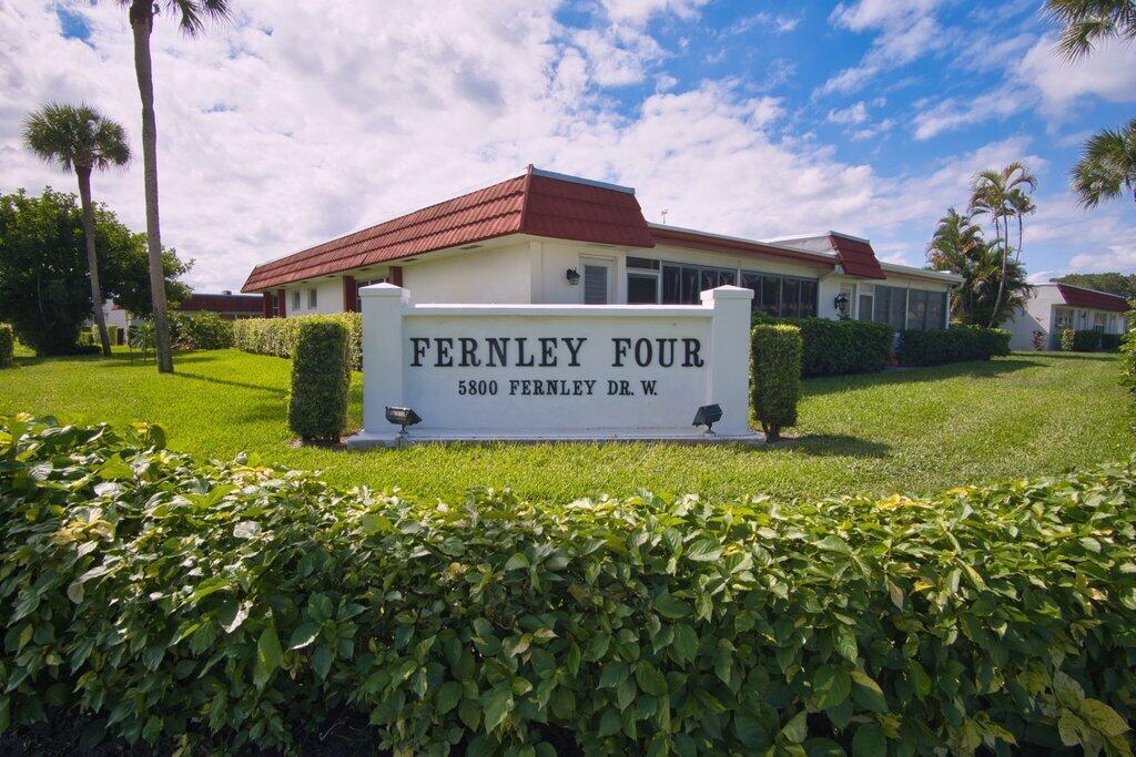 CRESTHAVEN TOWNHOMES COND - Residential