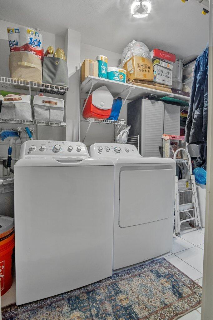 CRESTHAVEN TOWNHOMES COND - Residential