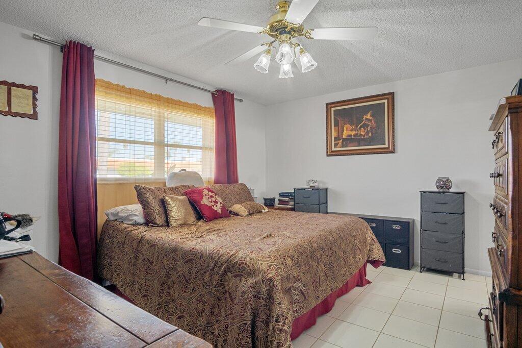 CRESTHAVEN TOWNHOMES COND - Residential