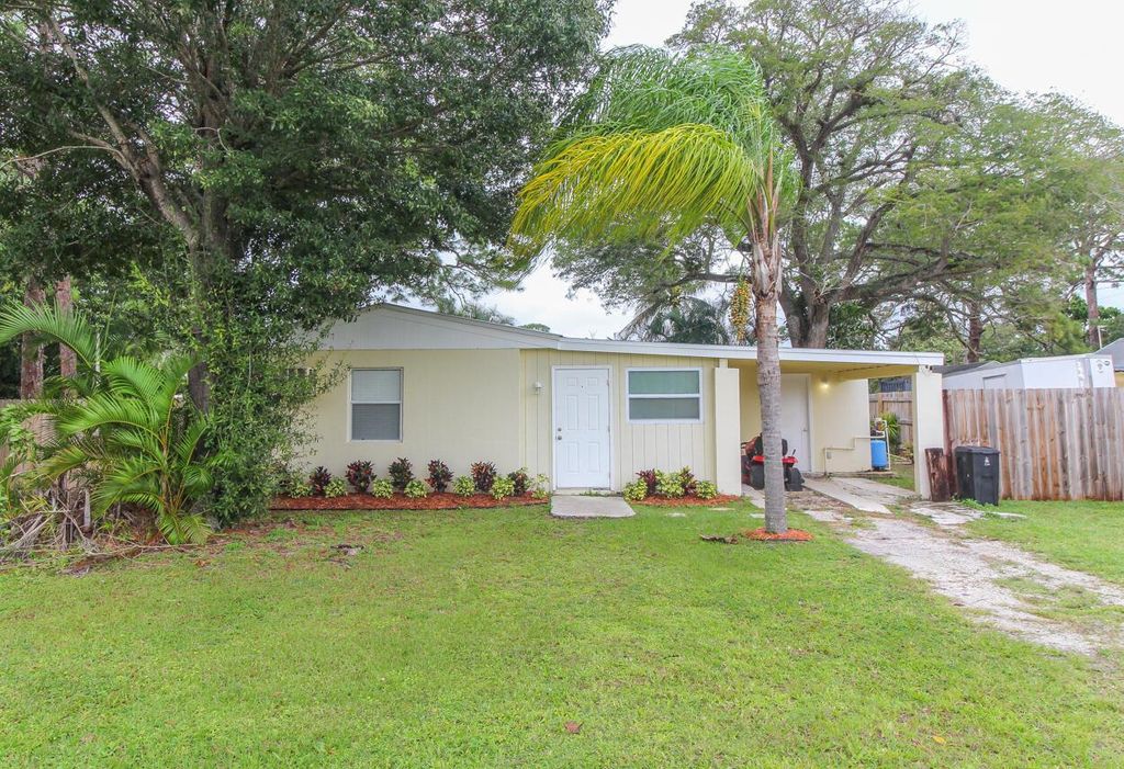Photo of 5317 SE Isabelita Avenue, Stuart, FL 34997 (MLS # R10936549)