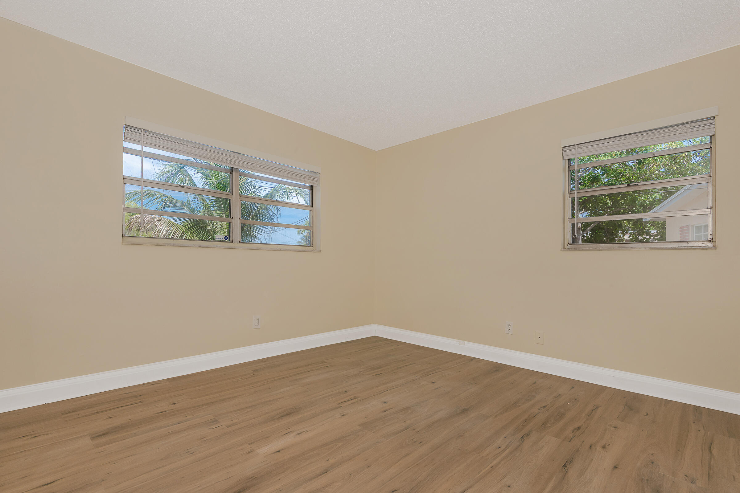 BROADVIEW COUNTRY CLUB - Residential