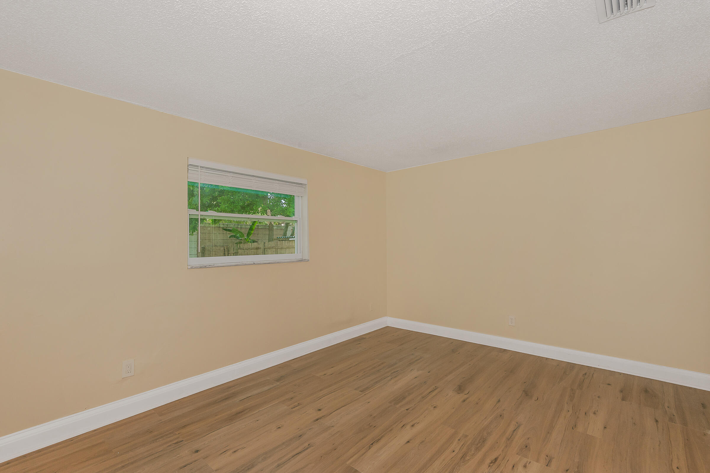 BROADVIEW COUNTRY CLUB - Residential