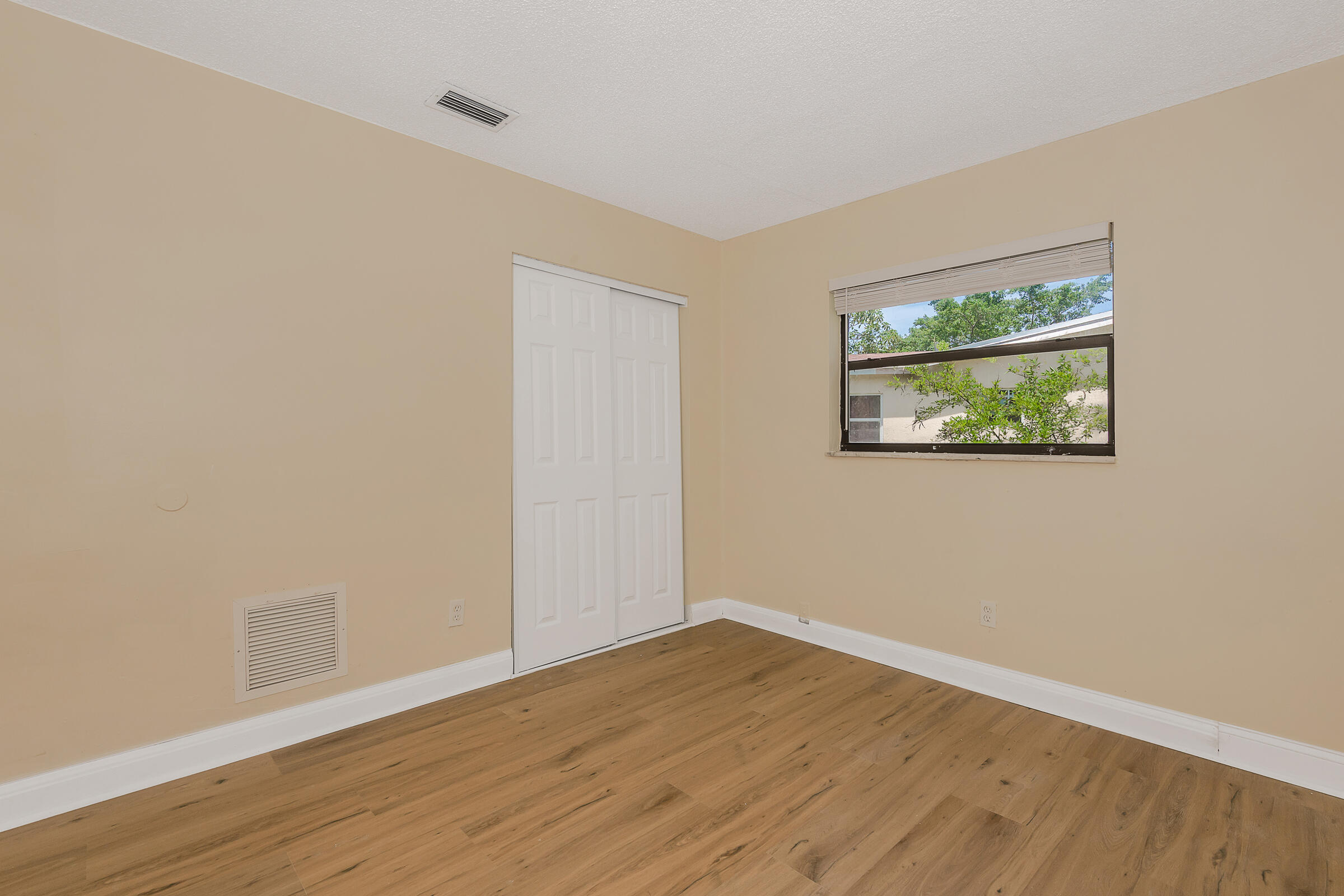 BROADVIEW COUNTRY CLUB - Residential