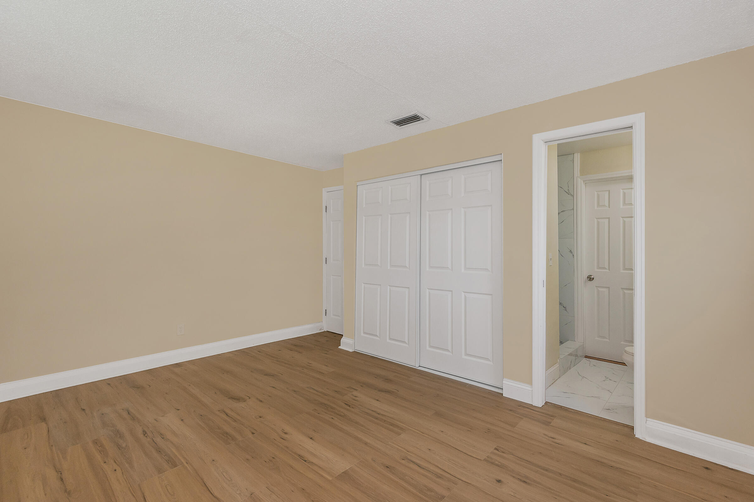 BROADVIEW COUNTRY CLUB - Residential