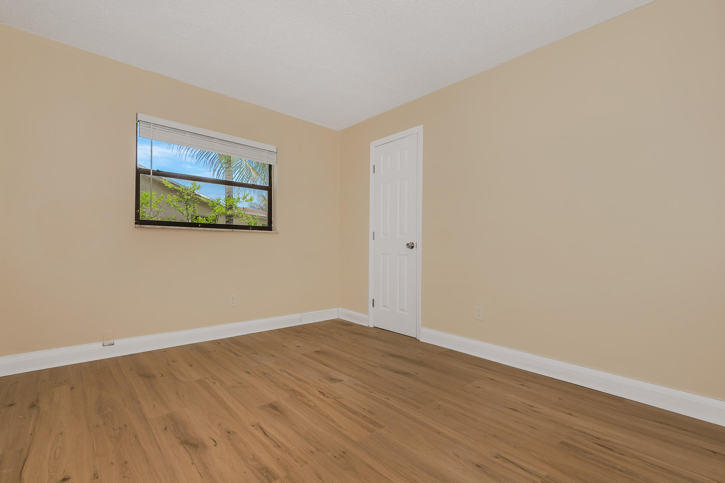 BROADVIEW COUNTRY CLUB - Residential