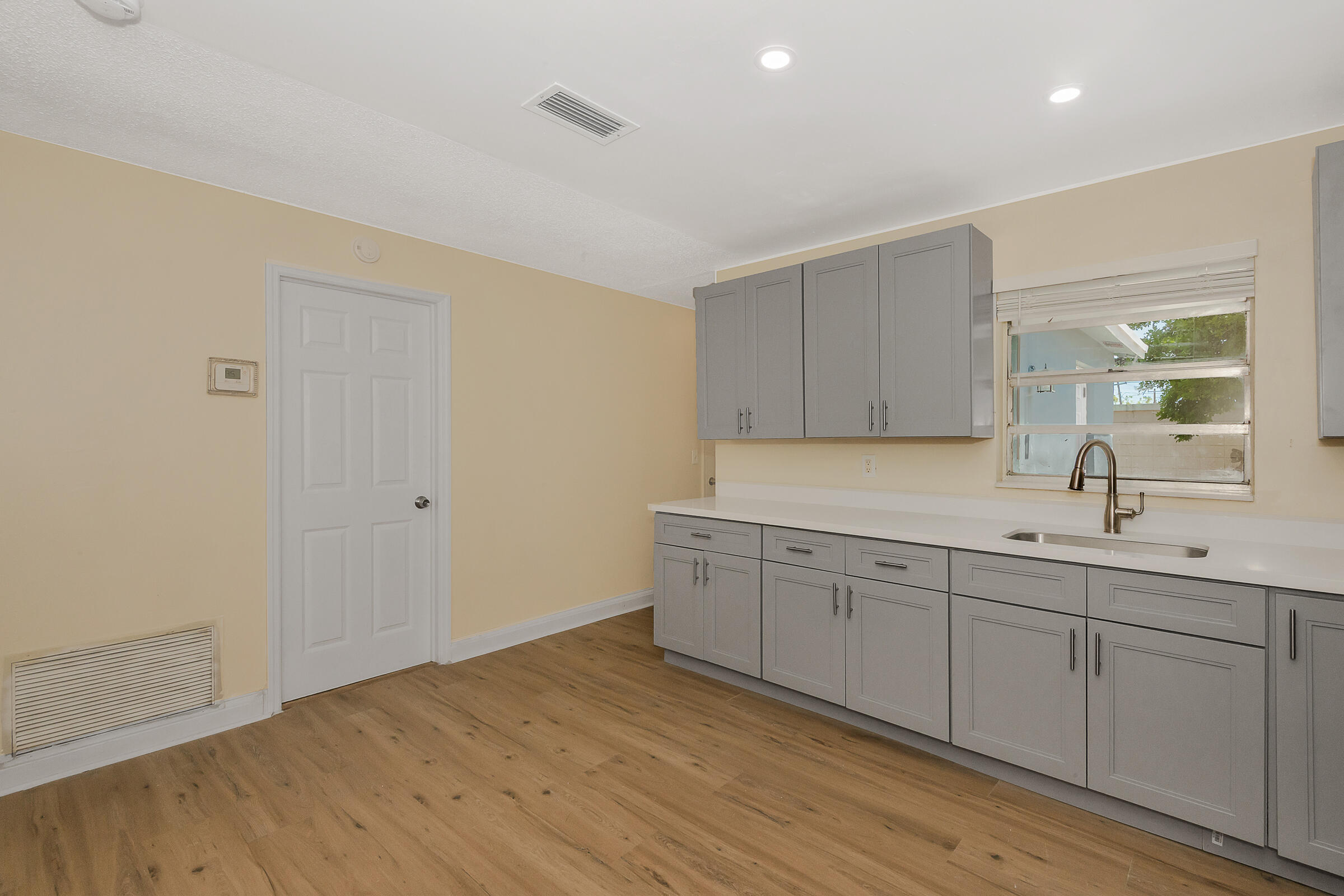 BROADVIEW COUNTRY CLUB - Residential