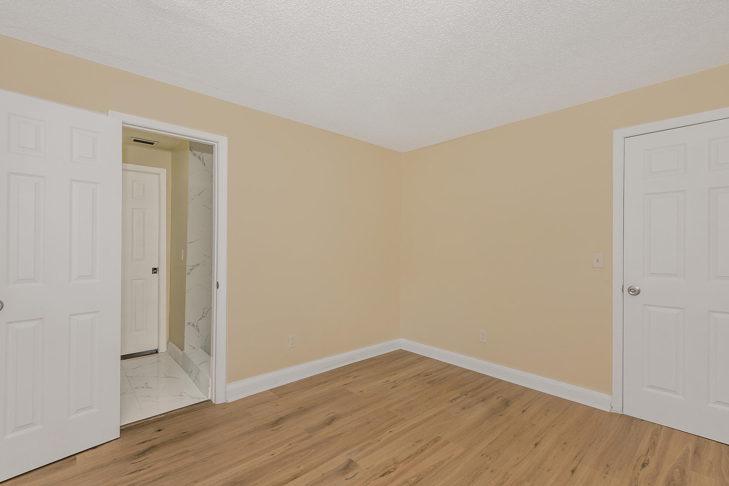 BROADVIEW COUNTRY CLUB - Residential