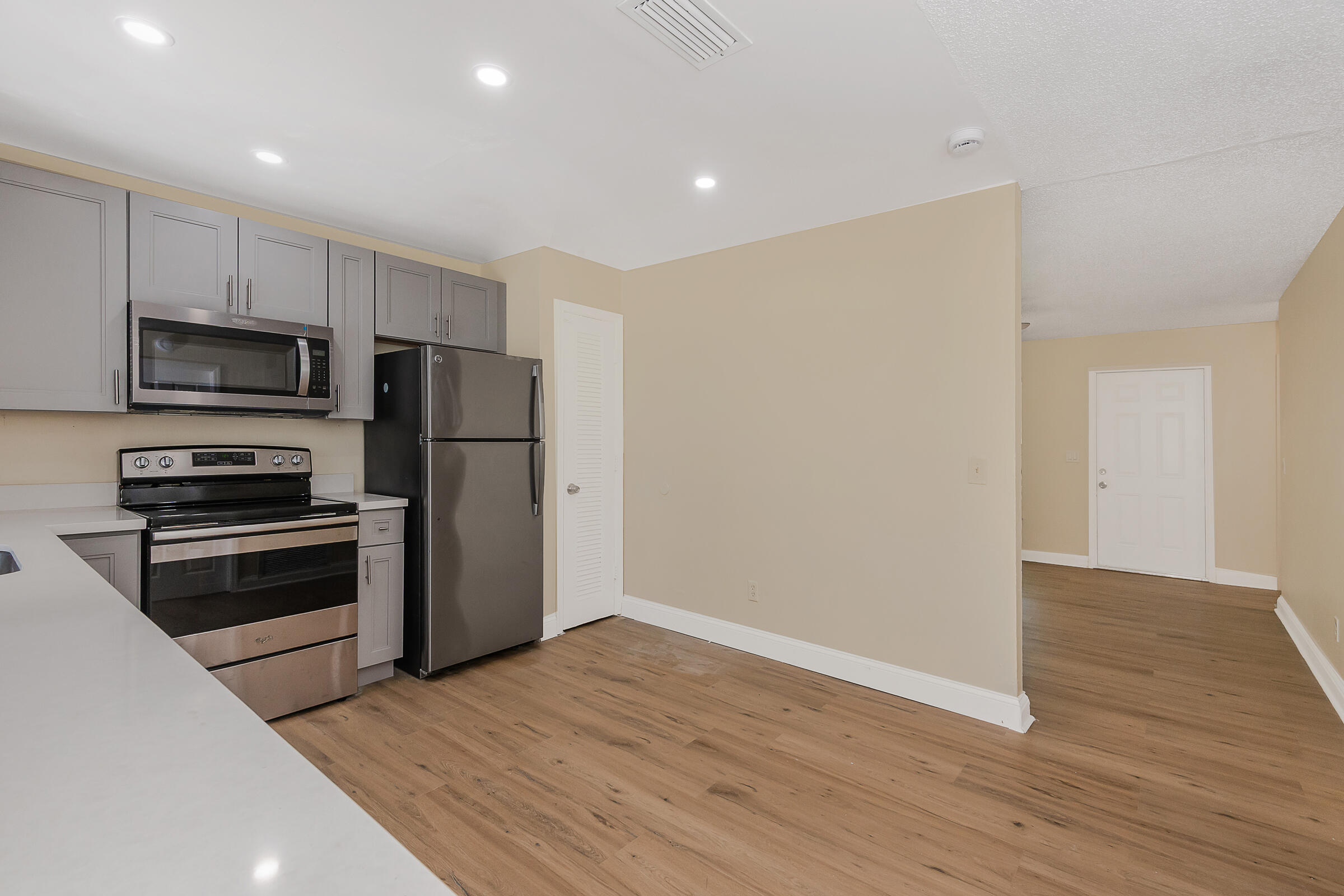 BROADVIEW COUNTRY CLUB - Residential