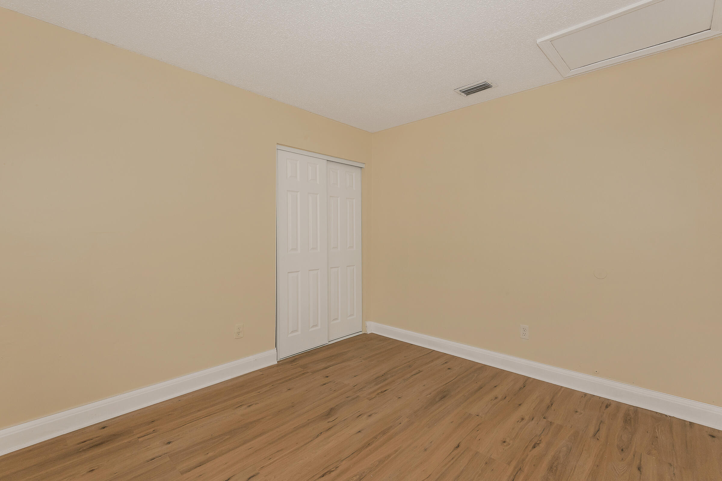 BROADVIEW COUNTRY CLUB - Residential