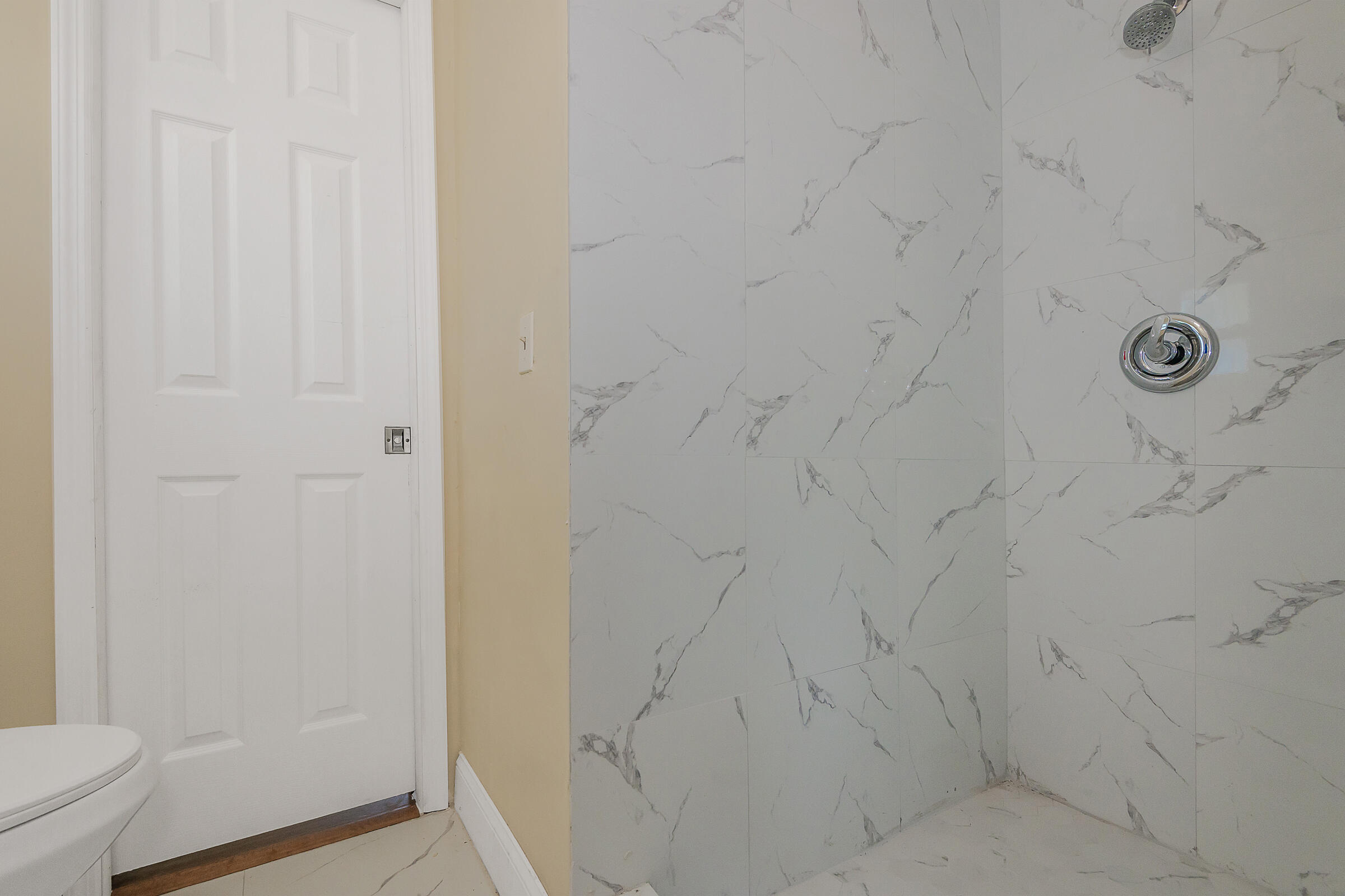 BROADVIEW COUNTRY CLUB - Residential
