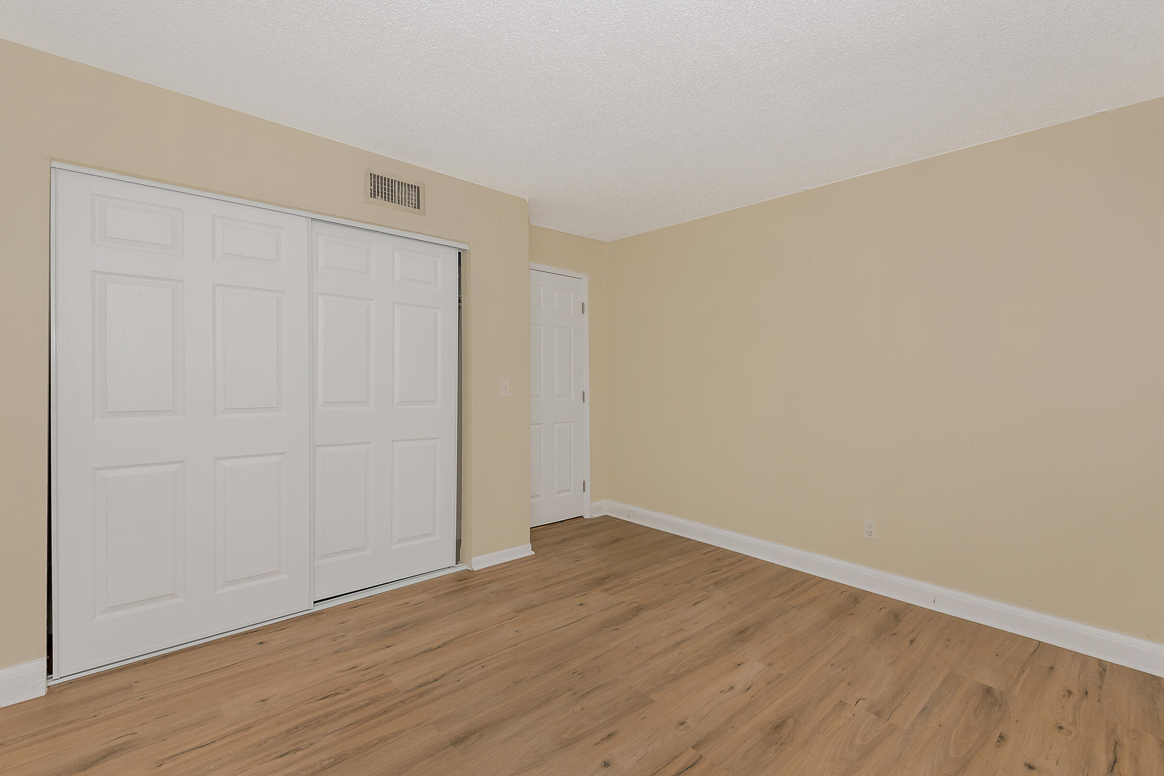 BROADVIEW COUNTRY CLUB - Residential