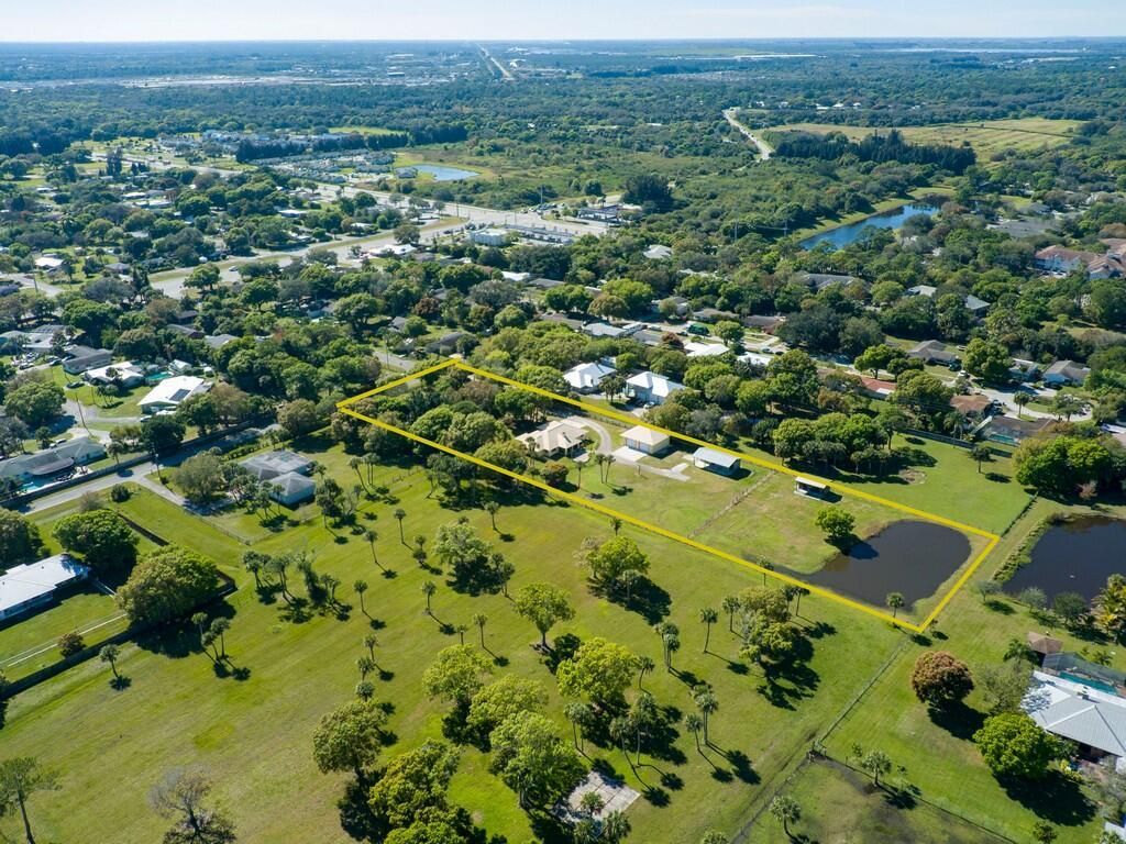 Photo of 2110 W Boothe Drive, Fort Pierce, FL 34982 (MLS # R10773612)