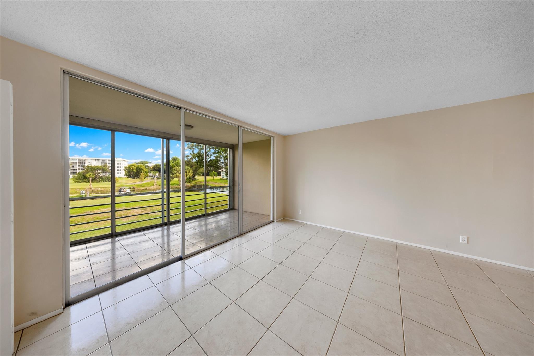 2601 S Palm Aire Dr 212