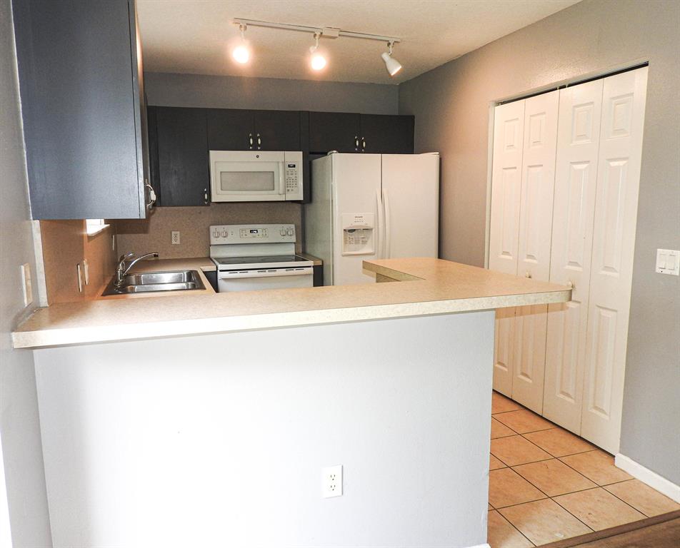 COVE AT BRIAR BAY CONDO - Residential