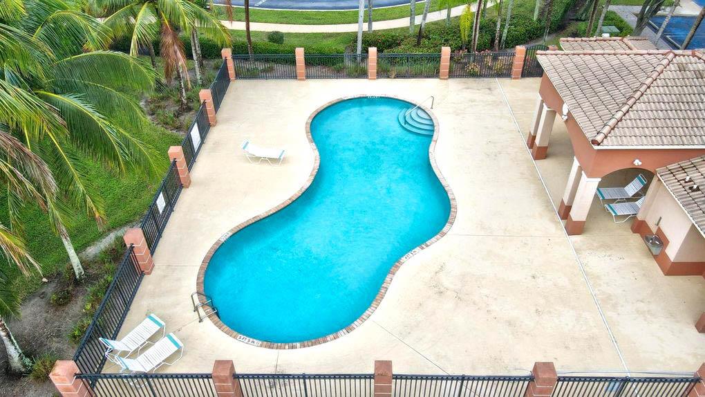 COVE AT BRIAR BAY CONDO - Residential