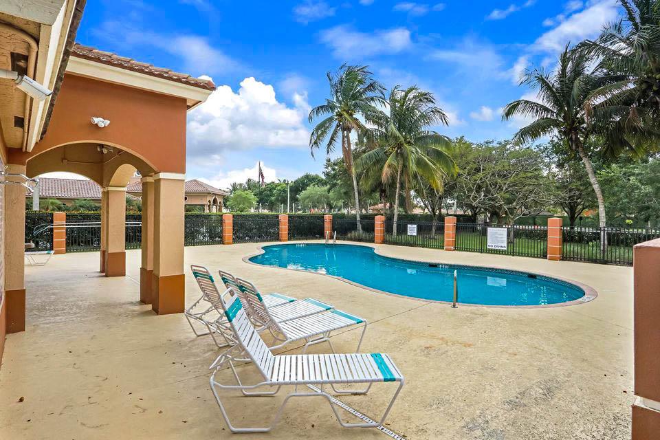 COVE AT BRIAR BAY CONDO - Residential