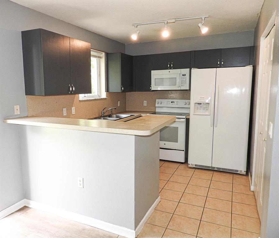 COVE AT BRIAR BAY CONDO - Residential