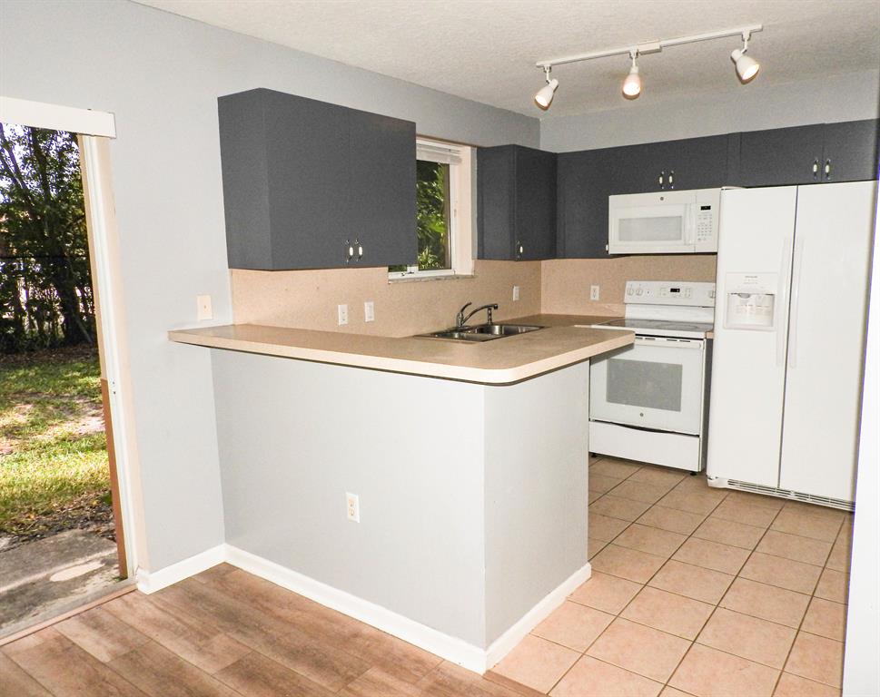 COVE AT BRIAR BAY CONDO - Residential