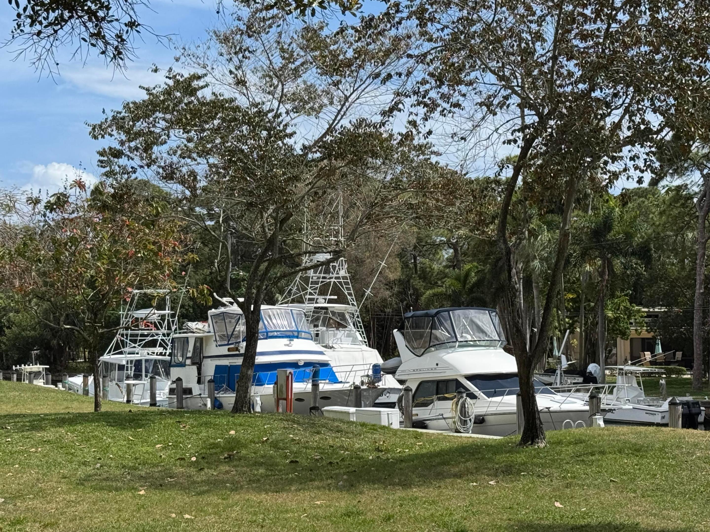 RIVER REACH CONDOMINIUM IV - Residential