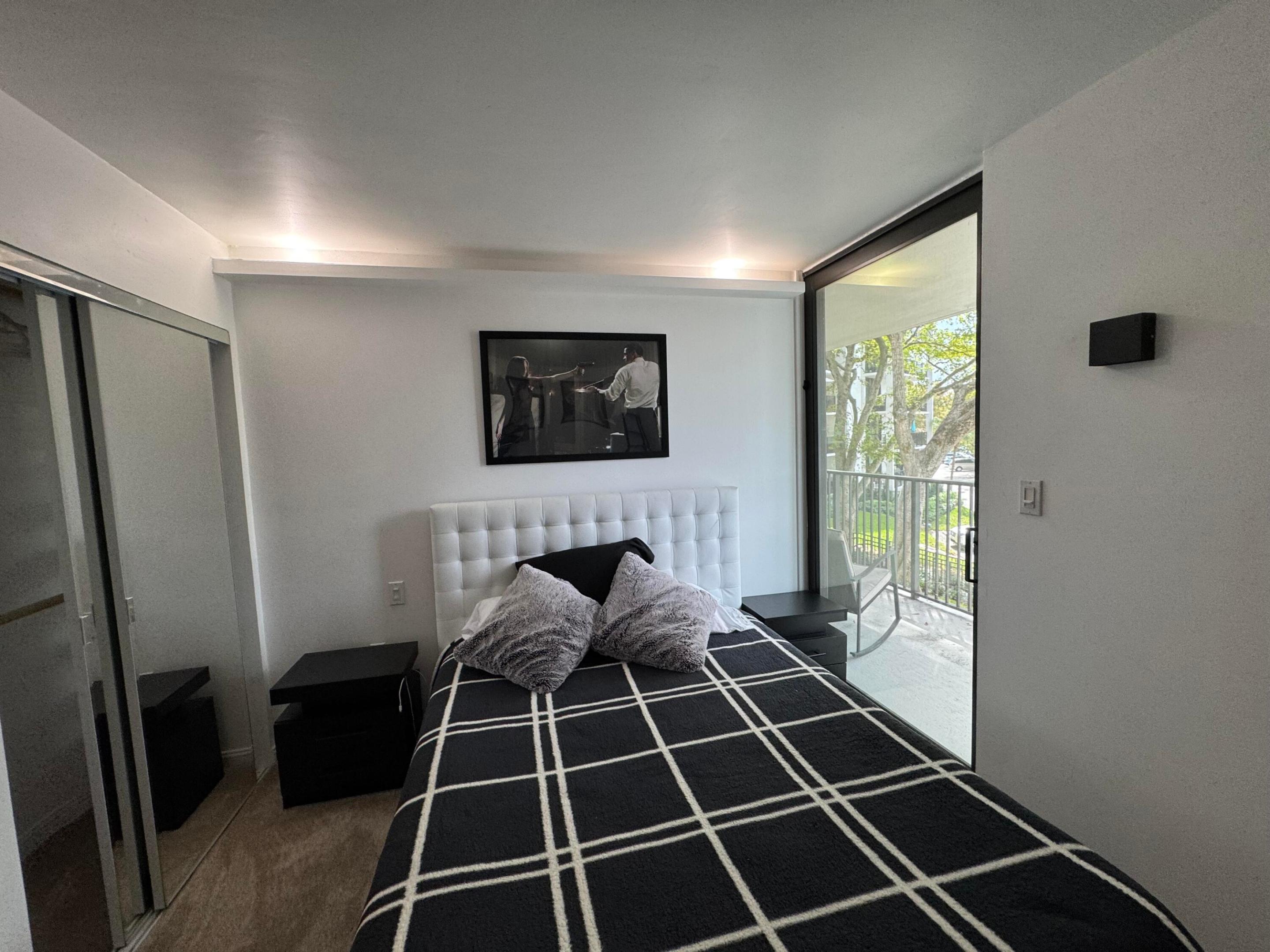 RIVER REACH CONDOMINIUM IV - Residential