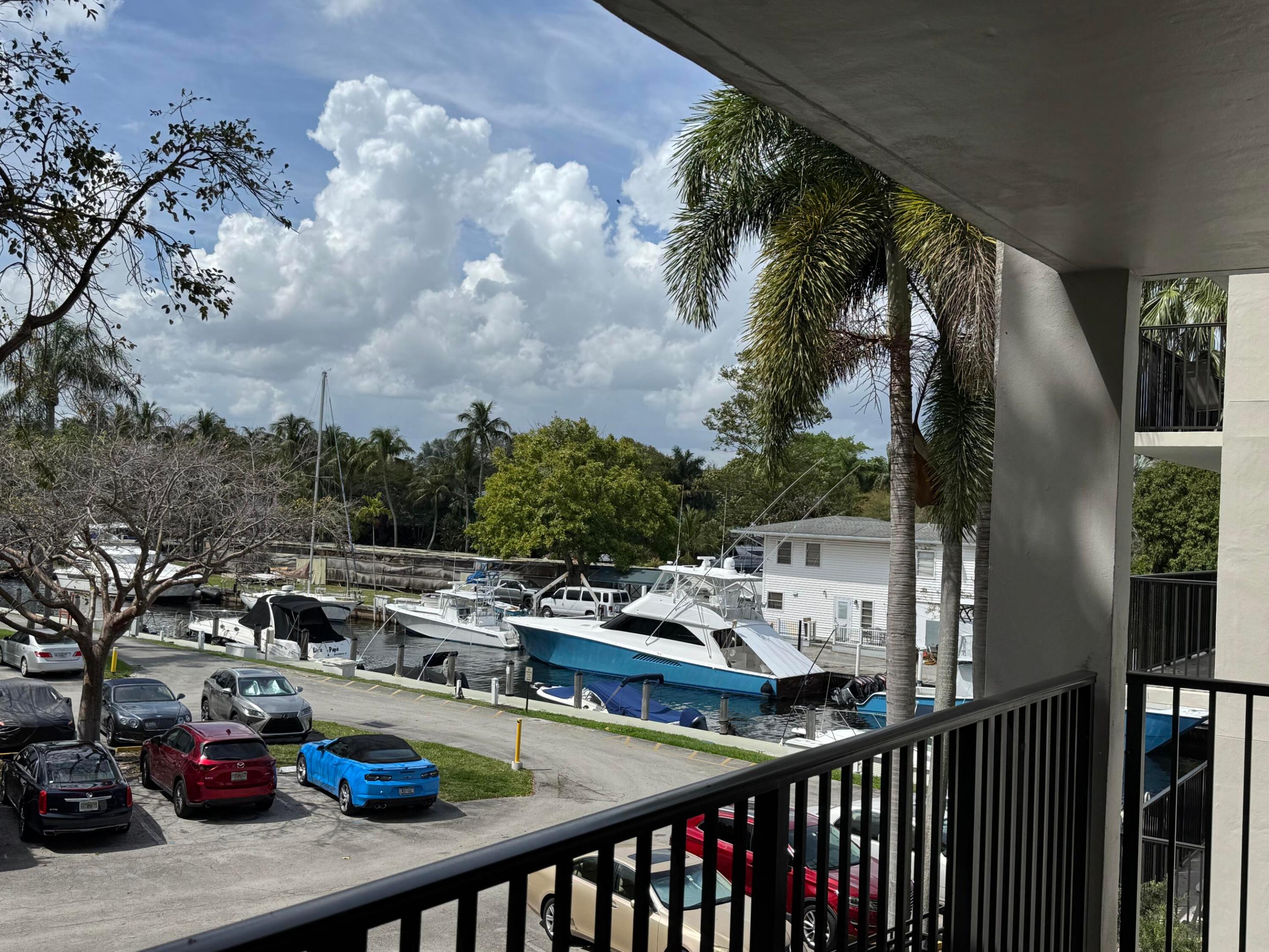 RIVER REACH CONDOMINIUM IV - Residential