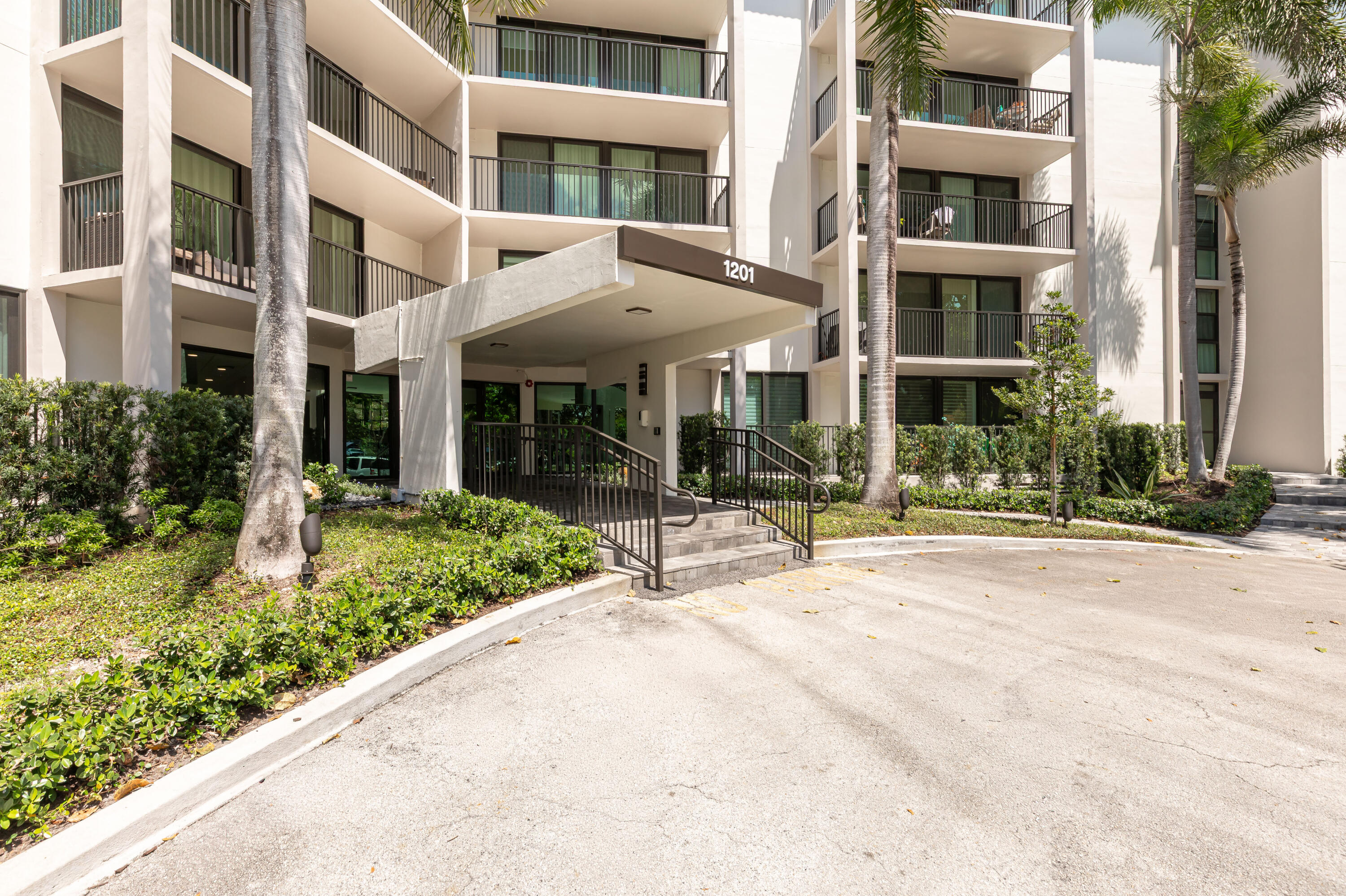 1201 River Reach Drive 202