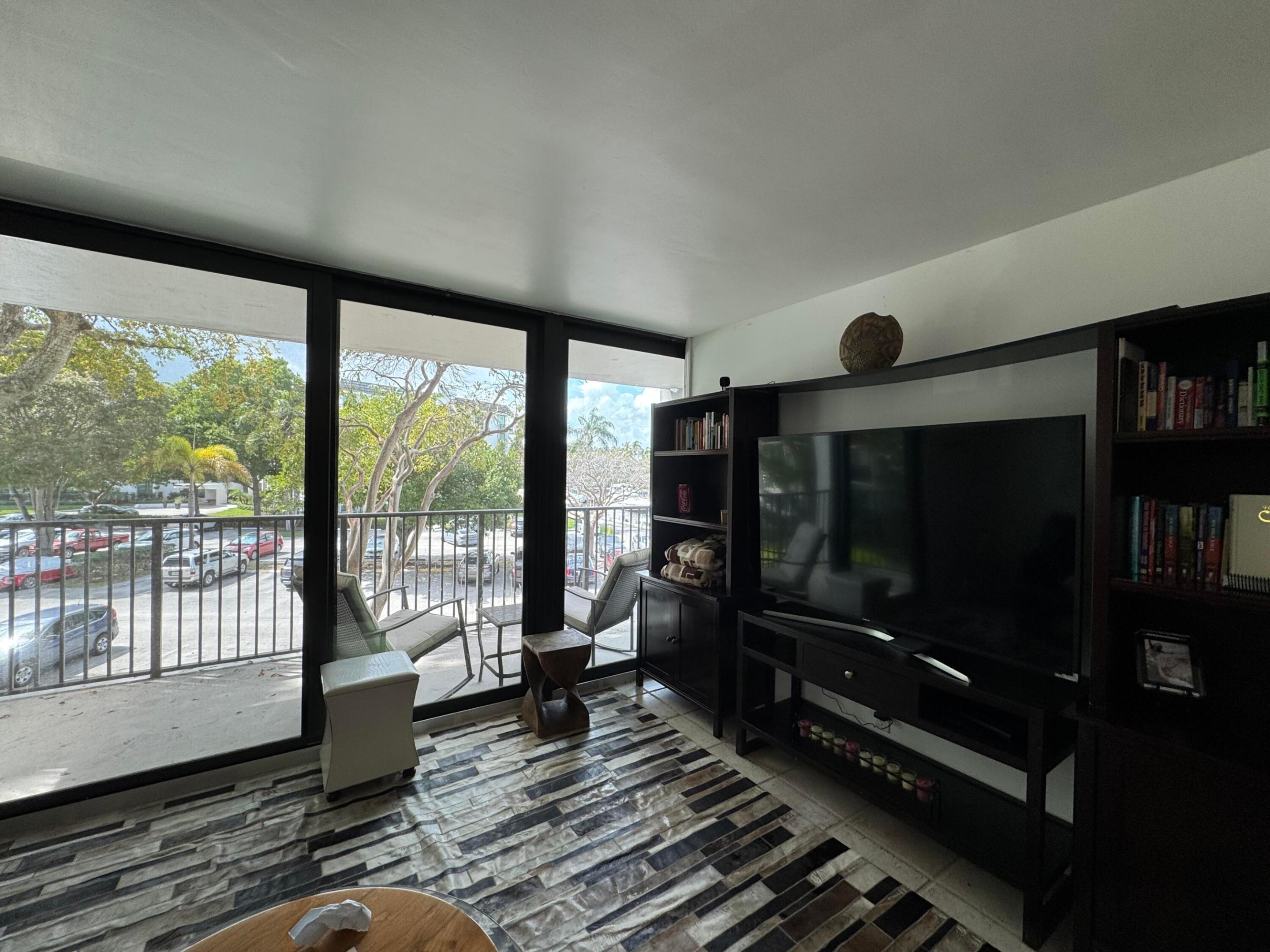 RIVER REACH CONDOMINIUM IV - Residential