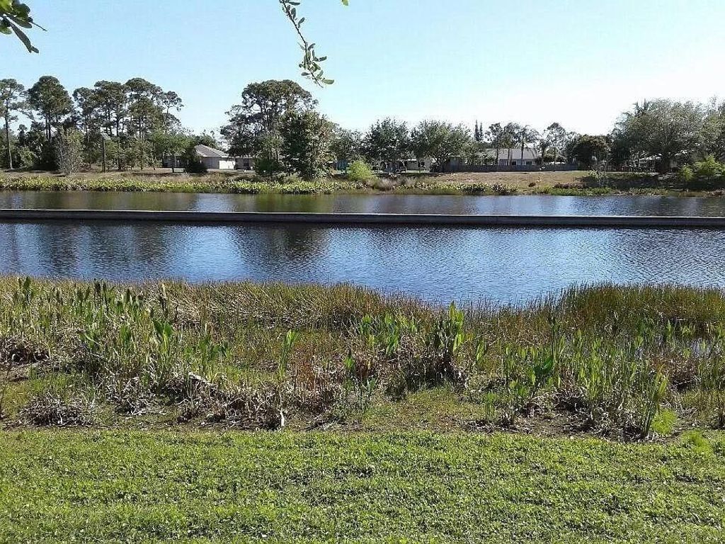 Photo of 5255 SE Horizon Avenue, Stuart, FL 34997 (MLS # R10724938)