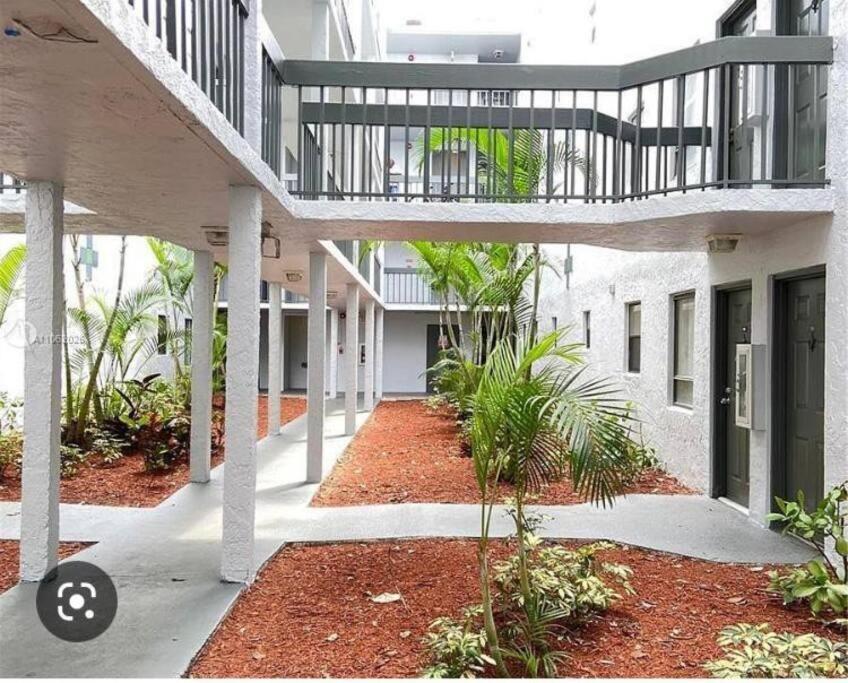 PRESIDENTIAL GOLFVIEW CONDO - Residential Lease