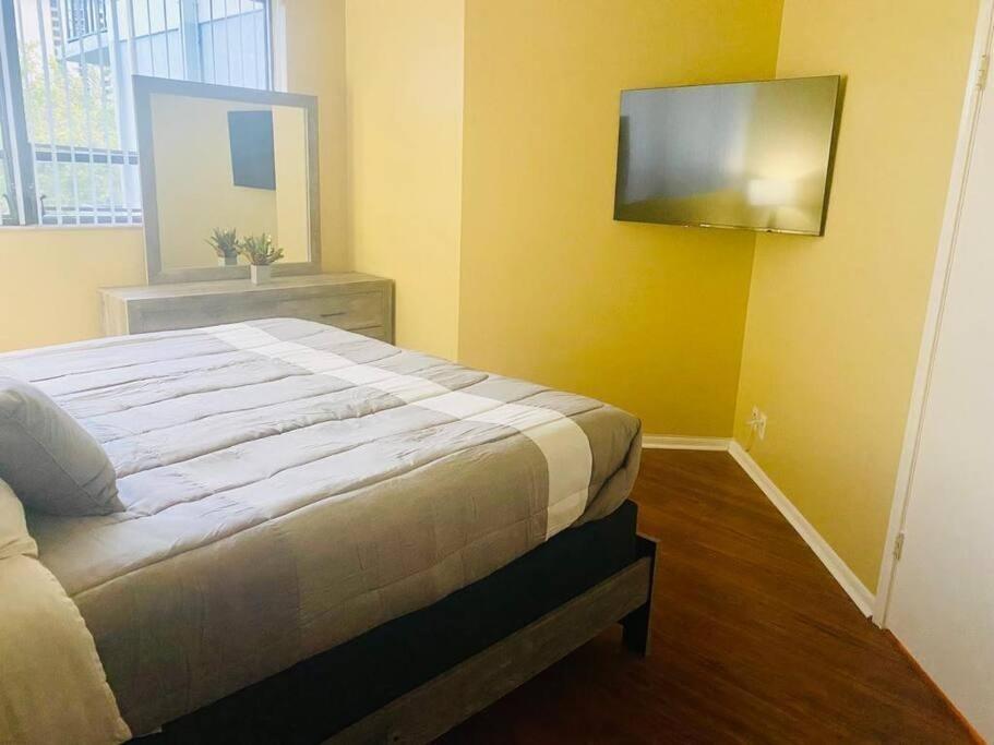 PRESIDENTIAL GOLFVIEW CONDO - Residential Lease