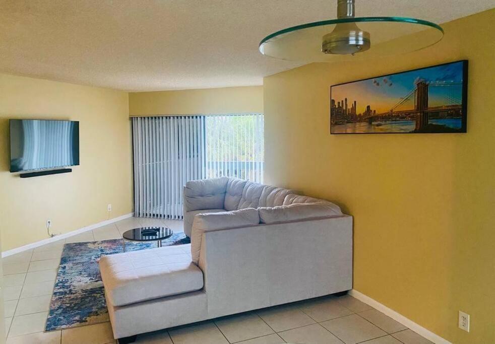 PRESIDENTIAL GOLFVIEW CONDO - Residential Lease