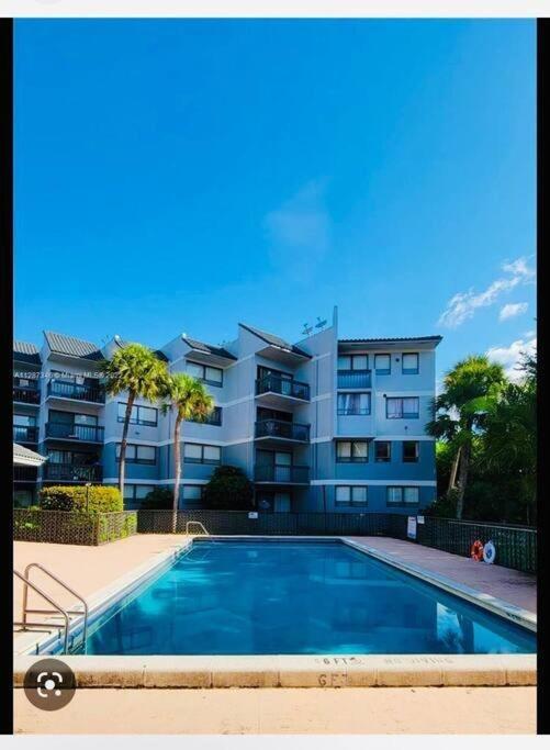PRESIDENTIAL GOLFVIEW CONDO - Residential Lease
