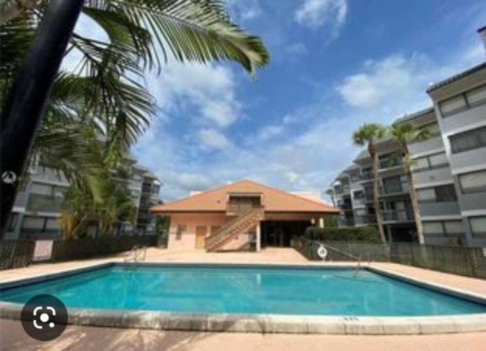 PRESIDENTIAL GOLFVIEW CONDO - Residential Lease