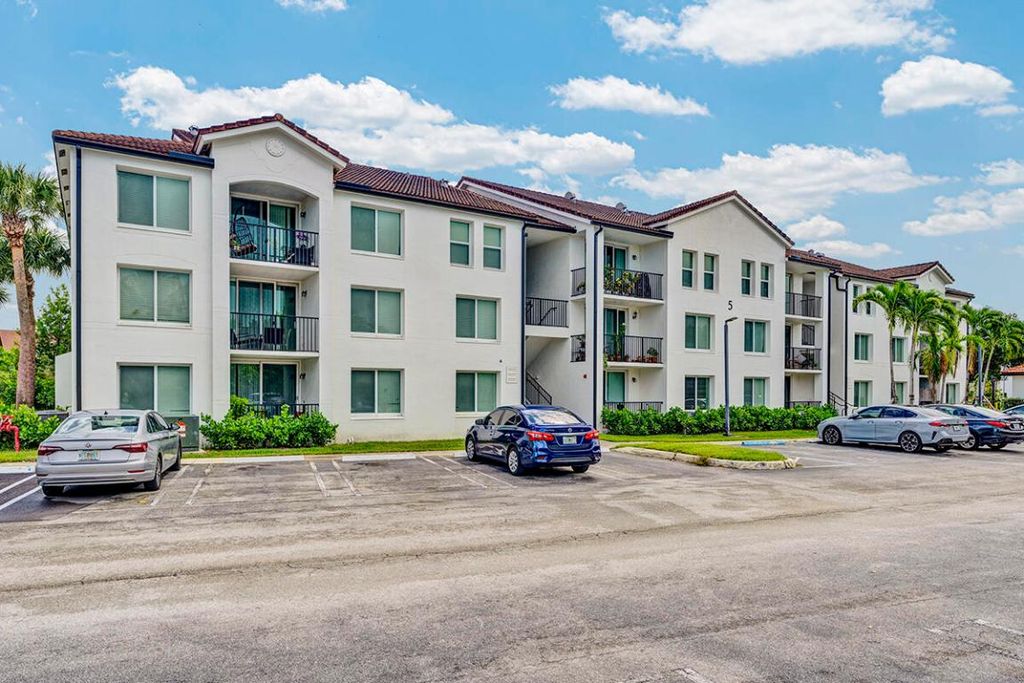 Photo of 521 Villa Circle #521, Boynton Beach, FL 33435 (MLS # R11124916)