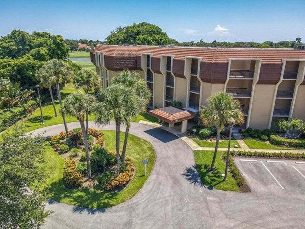 Photo of 5350 Woodland Lakes Drive #109, Palm Beach Gardens, FL 33418 (MLS # R11081035)