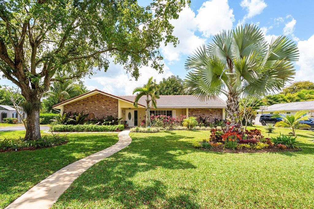 Photo of 2700 NW 106th Avenue, Coral Springs, FL 33065 (MLS # R11079403)
