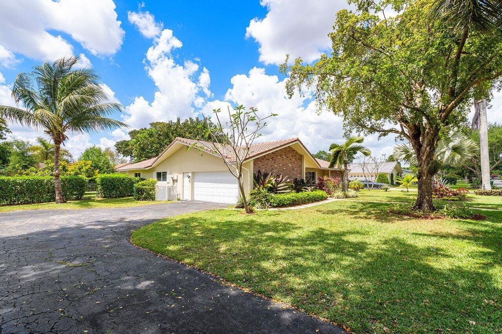 Photo of 2700 NW 106th Avenue, Coral Springs, FL 33065 (MLS # R11079403)