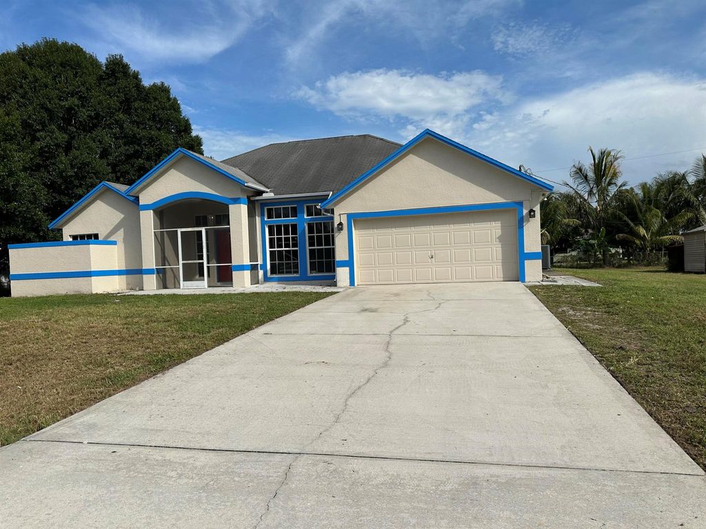 Photo of 380 SE Husted Terrace, Port St Lucie, FL 34983 (MLS # R10899681)