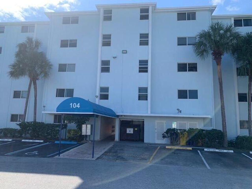 Photo of 104 Paradise Harbor &amp; Boat Slip 36 Boulevard #109, North Palm Beach, FL 33408 (MLS # R10768670)