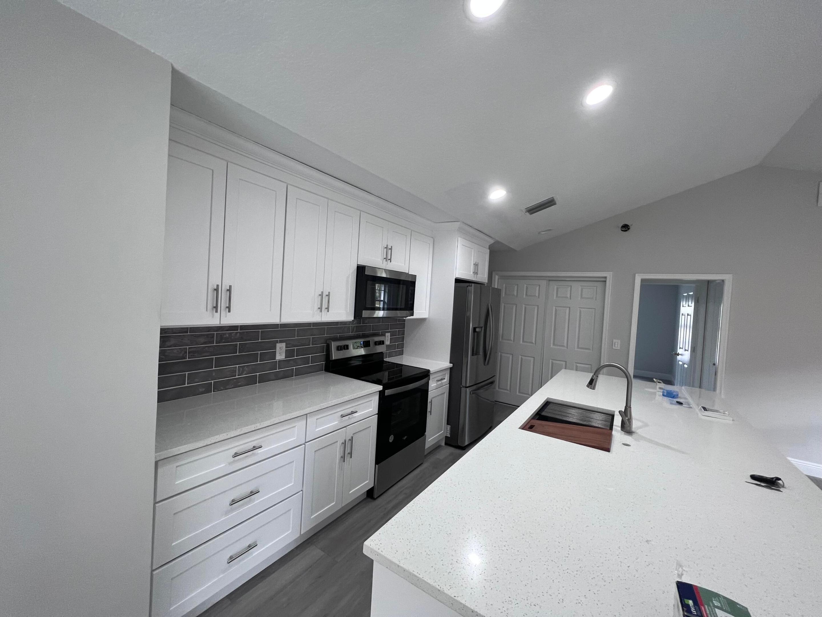 1598 Hawthorne Place