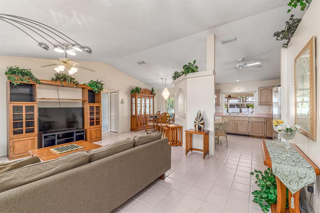 Photo of 5512 Hickory Drive, Fort Pierce, FL 34982 (MLS # R10728027)