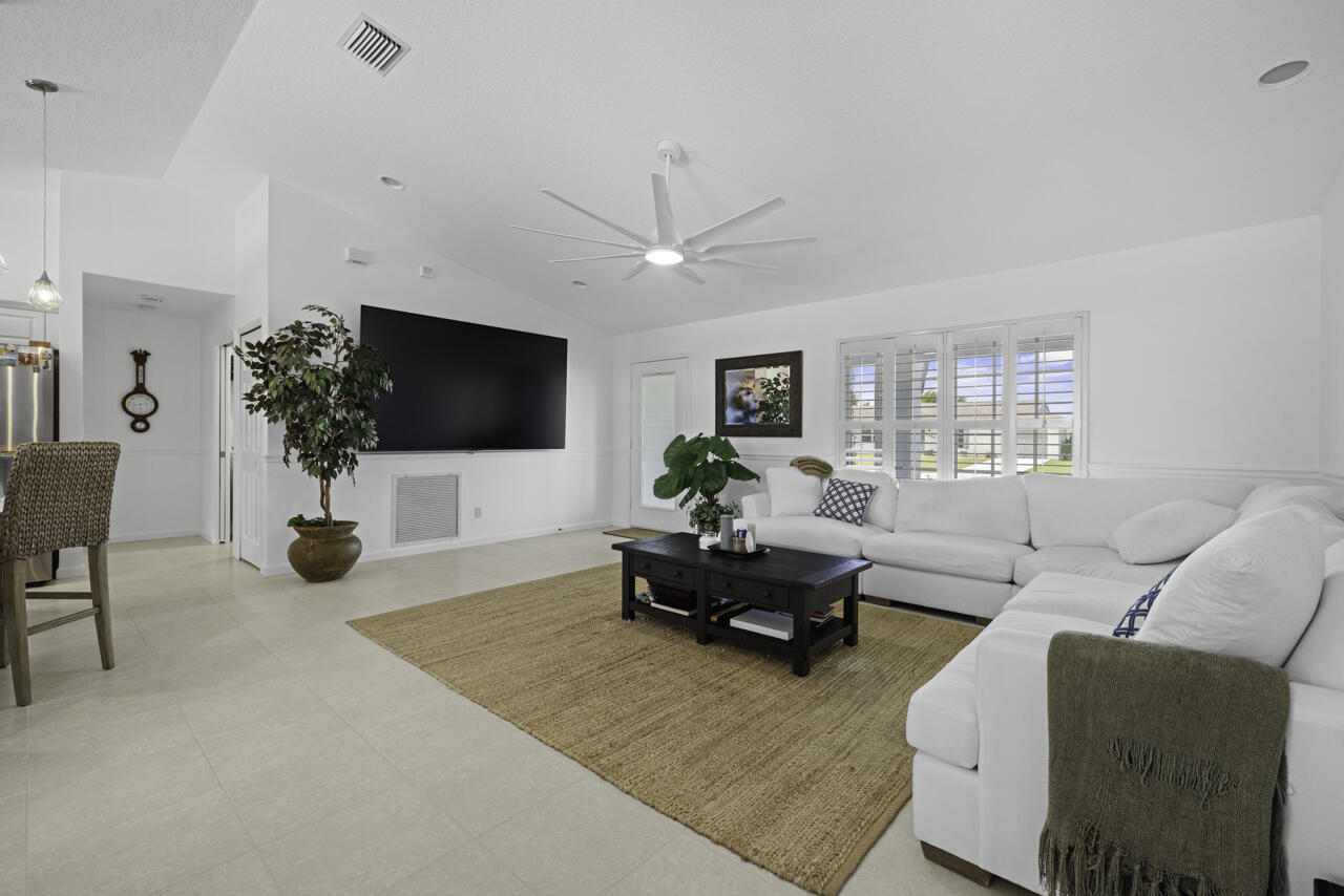 5064 SE Horseshoe Point Road