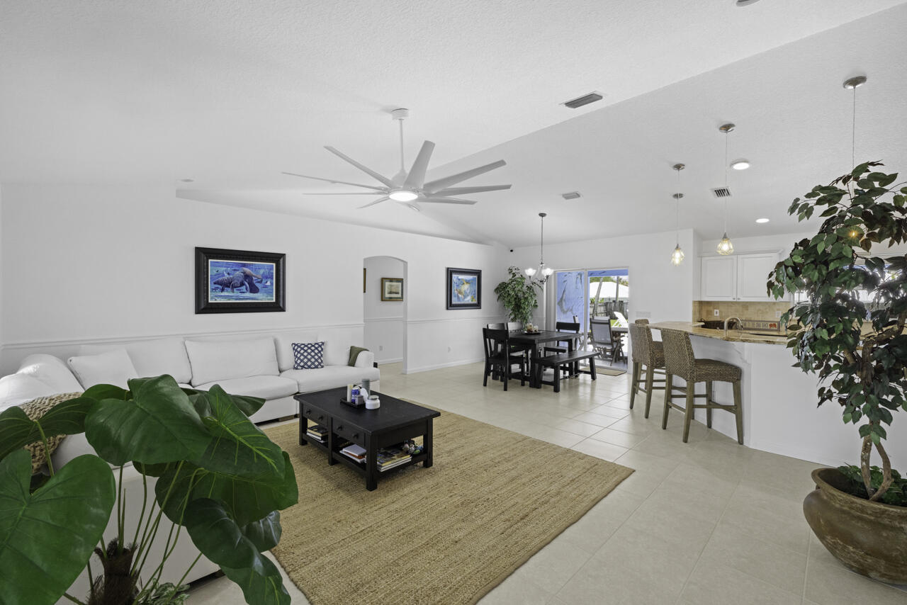 5064 SE Horseshoe Point Road