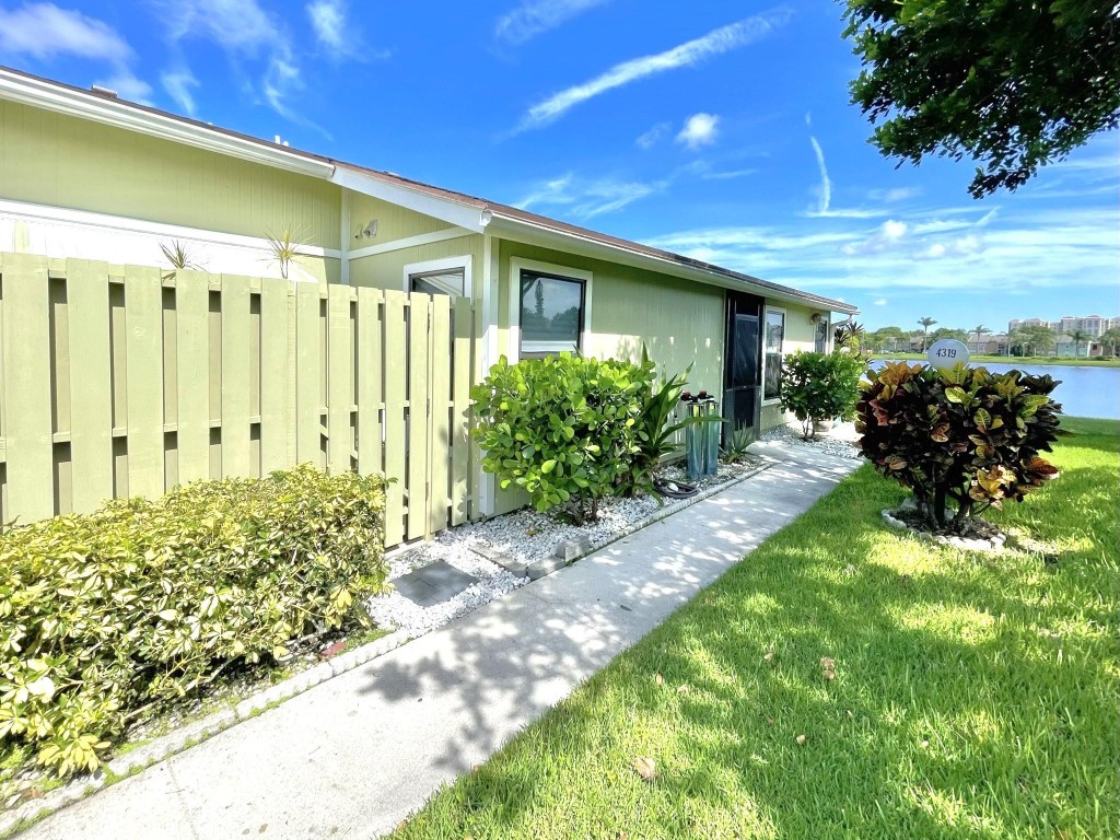 LAKESIDE GREEN 2 - Residential