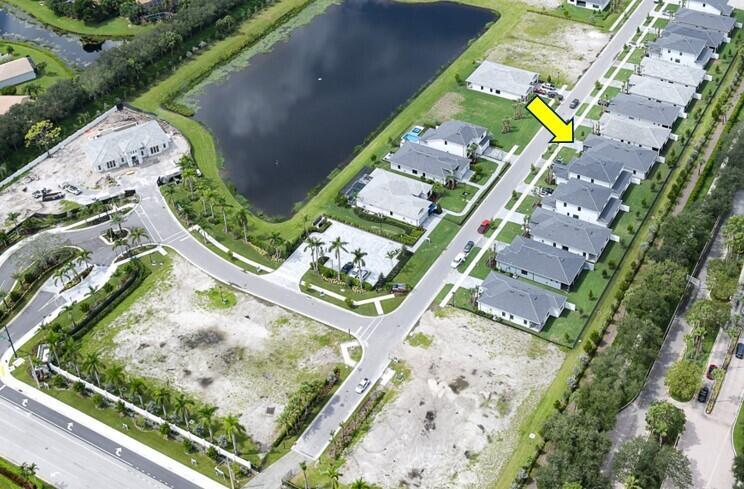 9157 Cape Honey Bee Lane Mystique 13