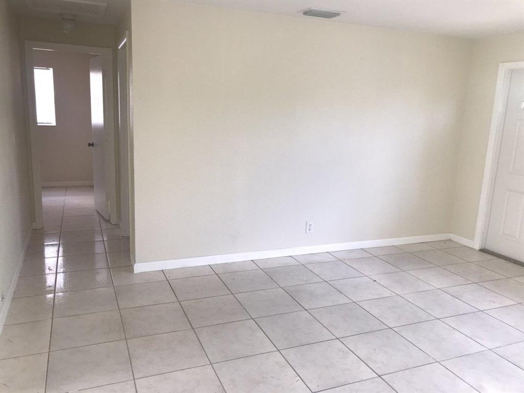 GRAMERCY PARK UNIT 1 - Residential Lease