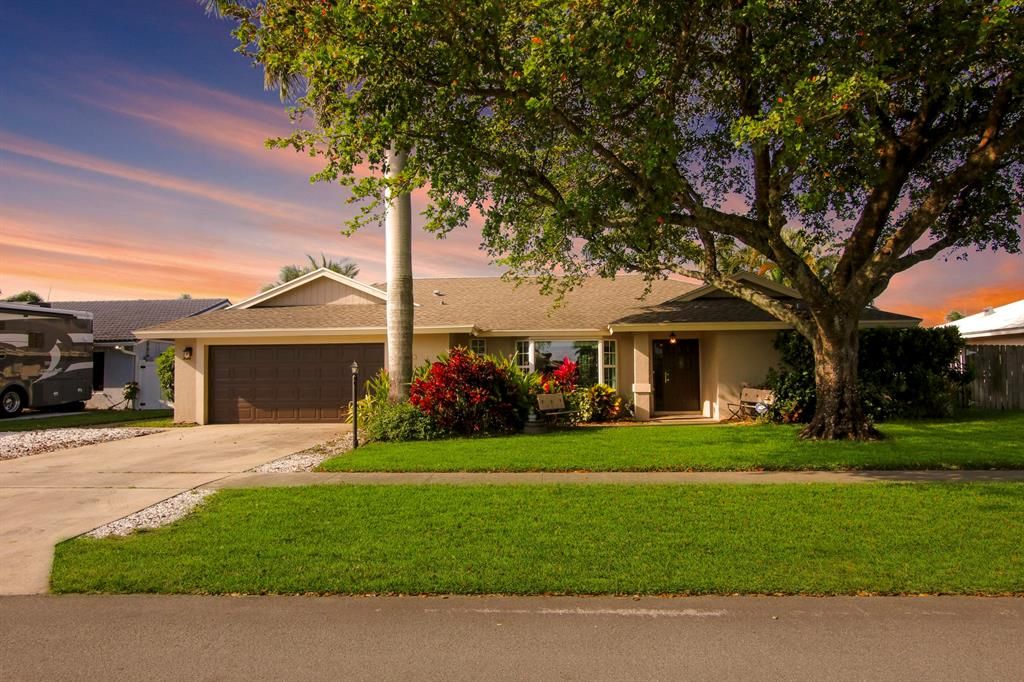 Photo of 1209 SW 25th Avenue, Boynton Beach, FL 33426 (MLS # R10700802)