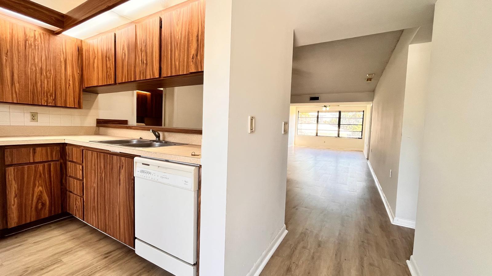 Conds 1 Thur 20 Of Whitehall Vlg Of Palm Beac - Residential Lease