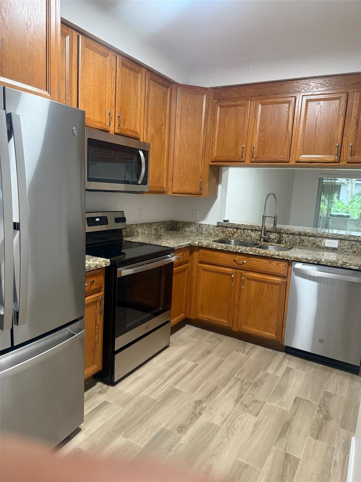 FIESTA_Infante 156-10 B - Residential Lease